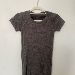 lululemon athletica Gray Short Sleeve Tee